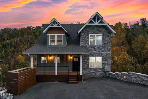 652 Pinecrest Dr, Gatlinburg, TN 37738