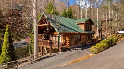 703 Poplar Falls Way, Gatlinburg, TN 37738