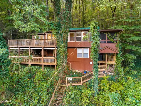 103 Long Branch Rd, Townsend, TN 37882