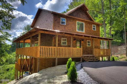 2424 Rainbow Falls Ln, Sevierville, TN 37862