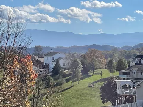 915 River Cliff Dr, Kodak, TN 37764