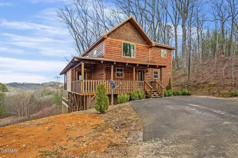 2420 Rainbow Falls Ln, Sevierville, TN 37862