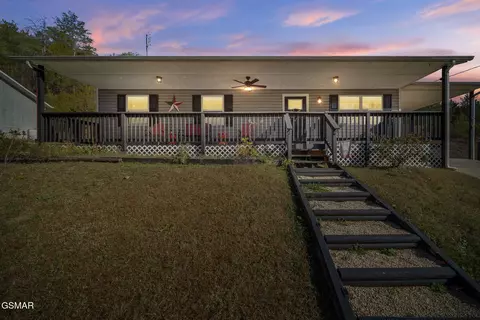 910 Hill Hollow Dr, Sevierville, TN 37876