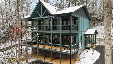 621 Olde Carriage Way, Gatlinburg, TN 37738