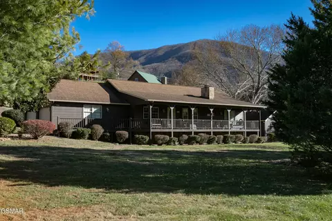 3550 Sugar Tree Dr, Sevierville, TN 37862
