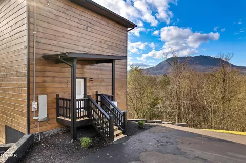1463 Honey Oaks Way, Sevierville, TN 37876