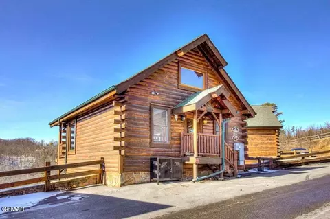 2202 Towering Hemlock Dr, Sevierville, TN 37876