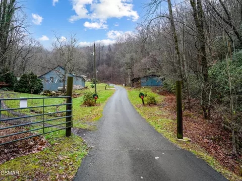 2205 Starkeytown Rd, Pigeon Forge, TN 37863