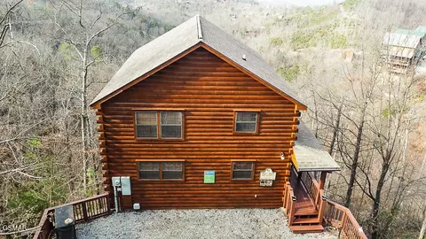2131 Paradise View Way, Sevierville, TN 37876