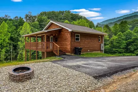 2103 Bluff Ridge Rd, Sevierville, TN 37876
