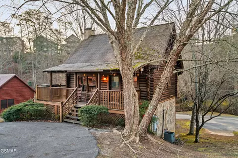 742 Kings Hills Blvd, Pigeon Forge, TN 37863