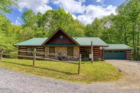 2561 Black Bear Ln, Sevierville, TN 37876
