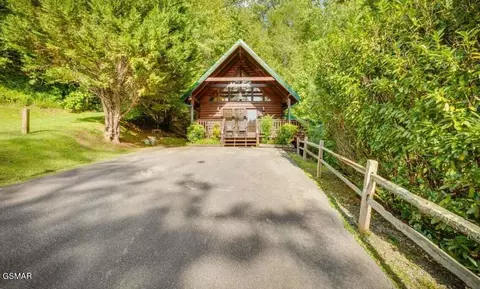 808 High Mountain Way, Gatlinburg, TN 37738