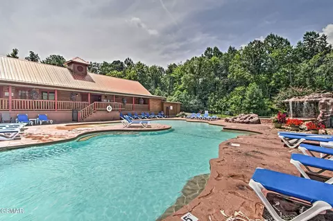 210 Forrest Loop Way, Gatlinburg, TN 37738