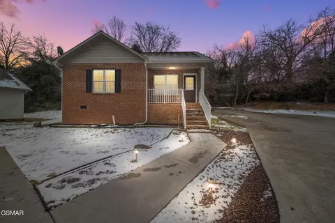 1207 Pool St, Sevierville, TN 37862