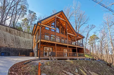 1706 W Ski View Dr, Sevierville, TN 37876