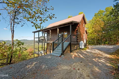 3923 Ravens Den Way, Sevierville, TN 37862