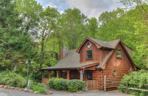 2040 Whispering Pines Way, Sevierville, TN 37876