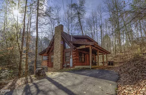 520 Ogle Dr, Pigeon Forge, TN 37863