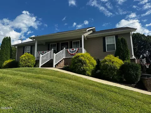 699 Privet Dr, Dandridge, TN 37725