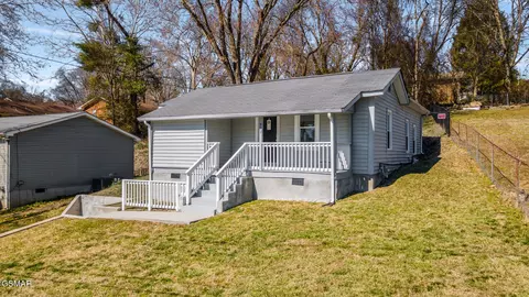 902 Mcadoo St, Clinton, TN 37716