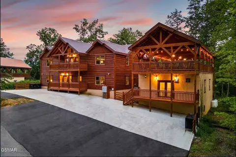 4211 Dollys Dr, Sevierville, TN 37876