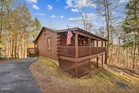 669 Magic Kingdom Ln, Sevierville, TN 37876