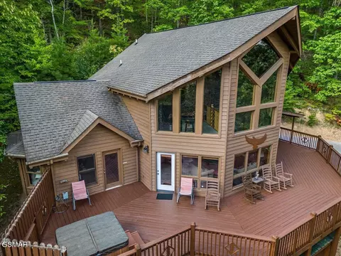2771 Overholt Trl, Sevierville, TN 37862