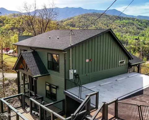 309 Pinnacle Dr, Gatlinburg, TN 37738