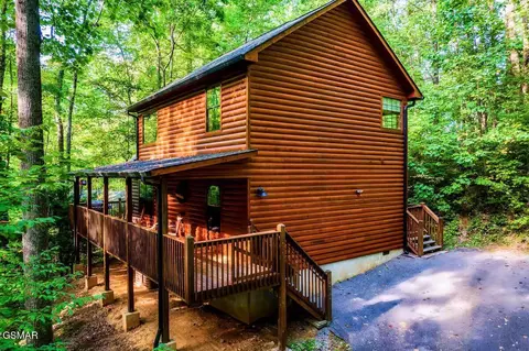1315 N Baden Cir, Gatlinburg, TN 37738