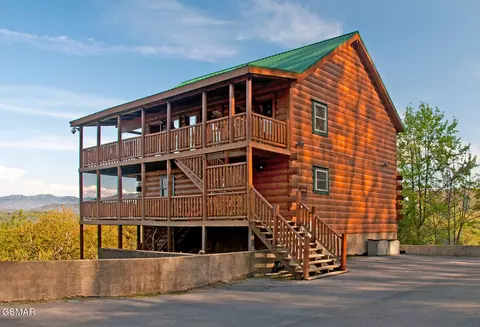 4735 Nottingham Heights Way, Pigeon Forge, TN 37863