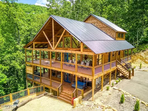 2942 Redtail Rd, Sevierville, TN 37862