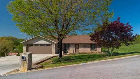 2749 Kentwood Dr, Kodak, TN 37764