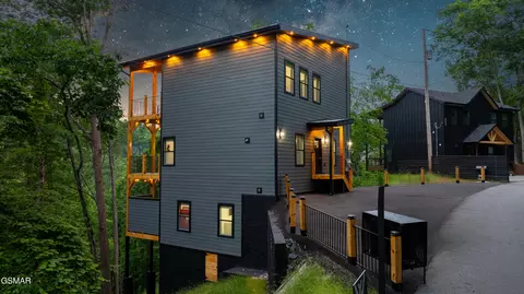 1349 N Baden Dr, Gatlinburg, TN 37738