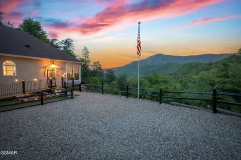 3955 Denton Ct, Sevierville, TN 37862