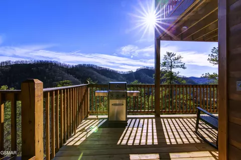 1147 Parkview Vista Way, Sevierville, TN 37862