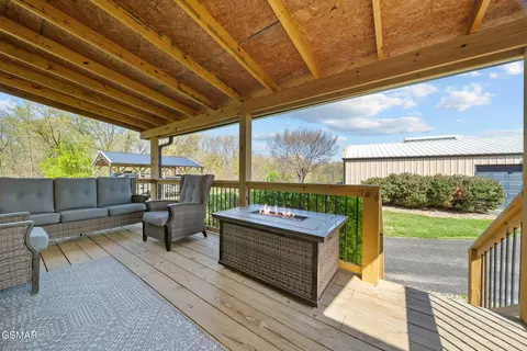 370 Ailey Rd, Dandridge, TN 37725