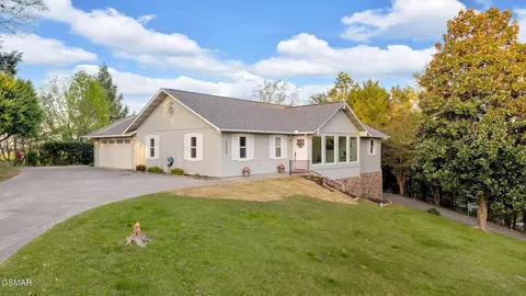 2229 Battle Ground Dr, Pigeon Forge, TN 37863