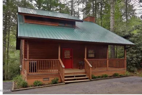 529 Reba Ln, Gatlinburg, TN 37738