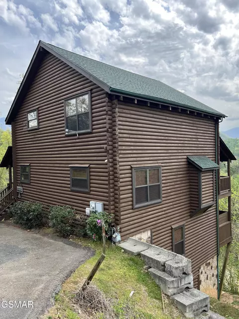 260 Laurel Oaks Way, Gatlinburg, TN 37738