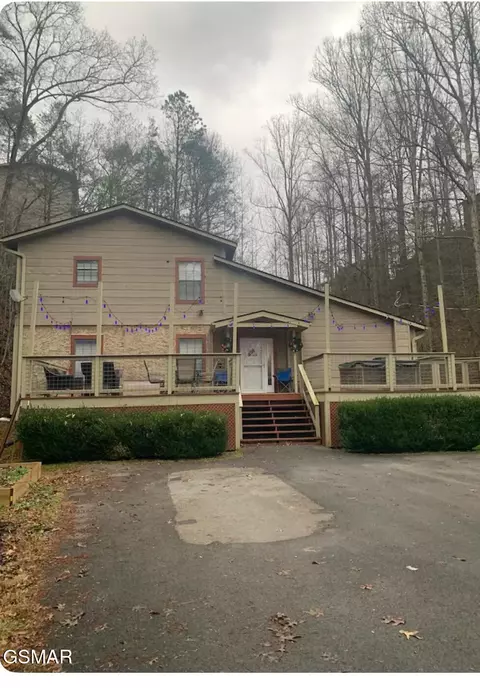 832 Morton Dr, Gatlinburg, TN 37738