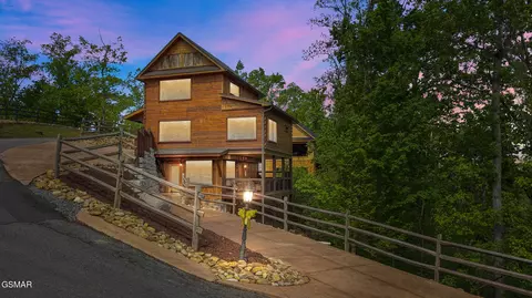 2412 Hawks Nest Way, Sevierville, TN 37862