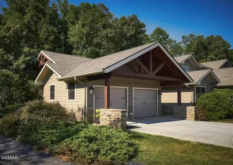 205 Bishop Cap Cir, Townsend, TN 37882