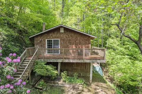 235 Bruce Rd, Gatlinburg, TN 37738