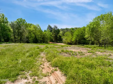 2 Thorngrove Pike, Strawberry Plains, TN 37871