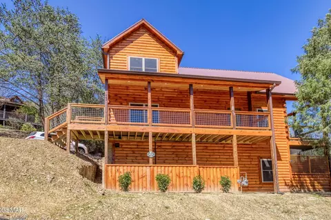 749 Kings Hills Blvd, Pigeon Forge, TN 37863
