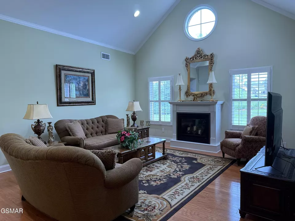 Living - 915 Fine Glen Drive Dr, Sevierville, TN 37862 photo 2 of 3