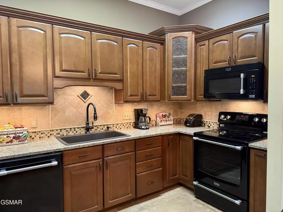 Kitchen - 915 Fine Glen Drive Dr, Sevierville, TN 37862 photo 2 of 2