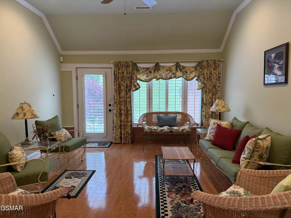 Living - 915 Fine Glen Drive Dr, Sevierville, TN 37862 photo 3 of 3