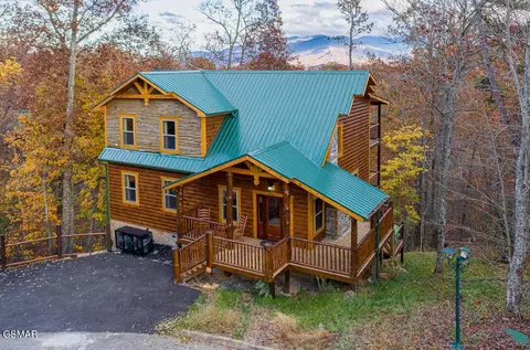 2037 Settlers Ridge Way, Gatlinburg, TN 37738